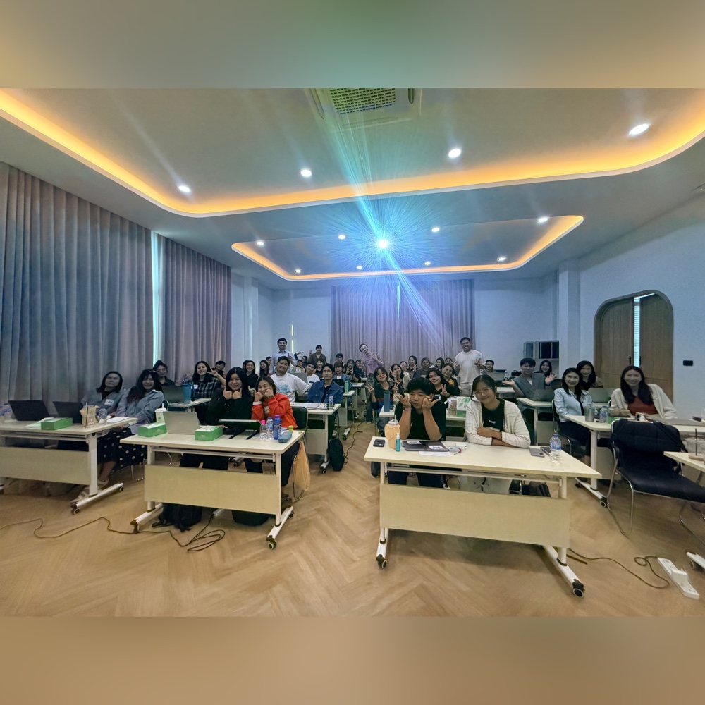 รีวิวลูกค้า — บรรยากาศห้องอบรม AI เต็มห้อง